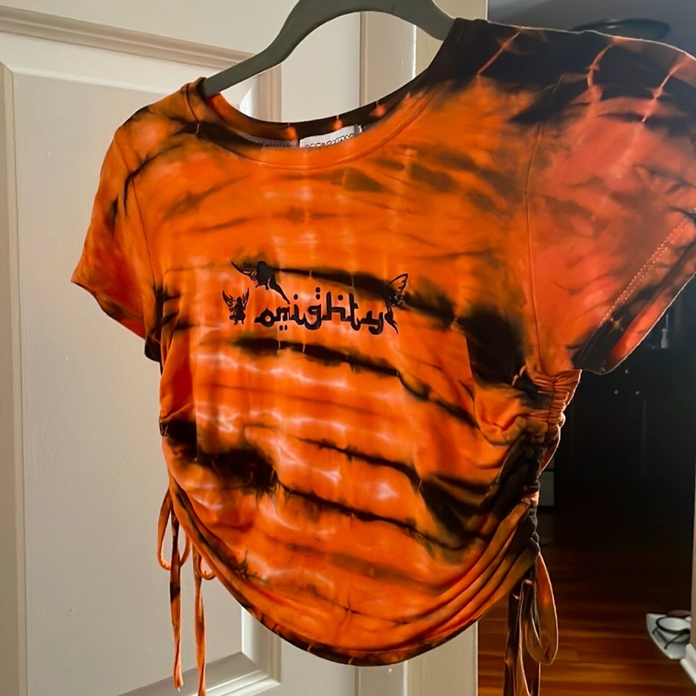 Crop top tyedie t-shirt with ruched sides. Fairy outline around logo. NEVER WORN